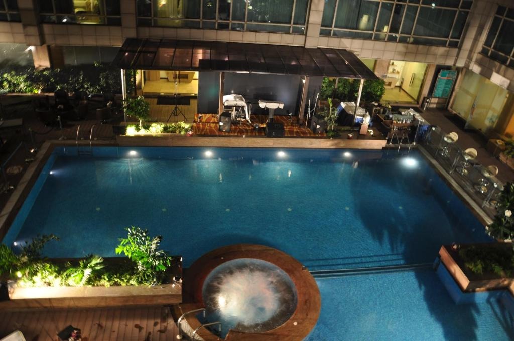 هتل کانتری این و سوئیتز بای رادیسون